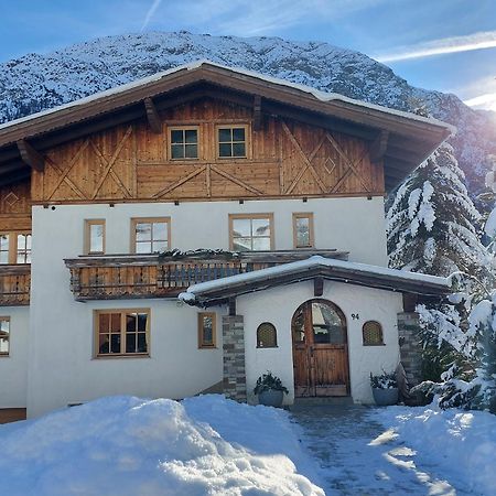 Foersterhaus Apartment Holzgau Luaran gambar
