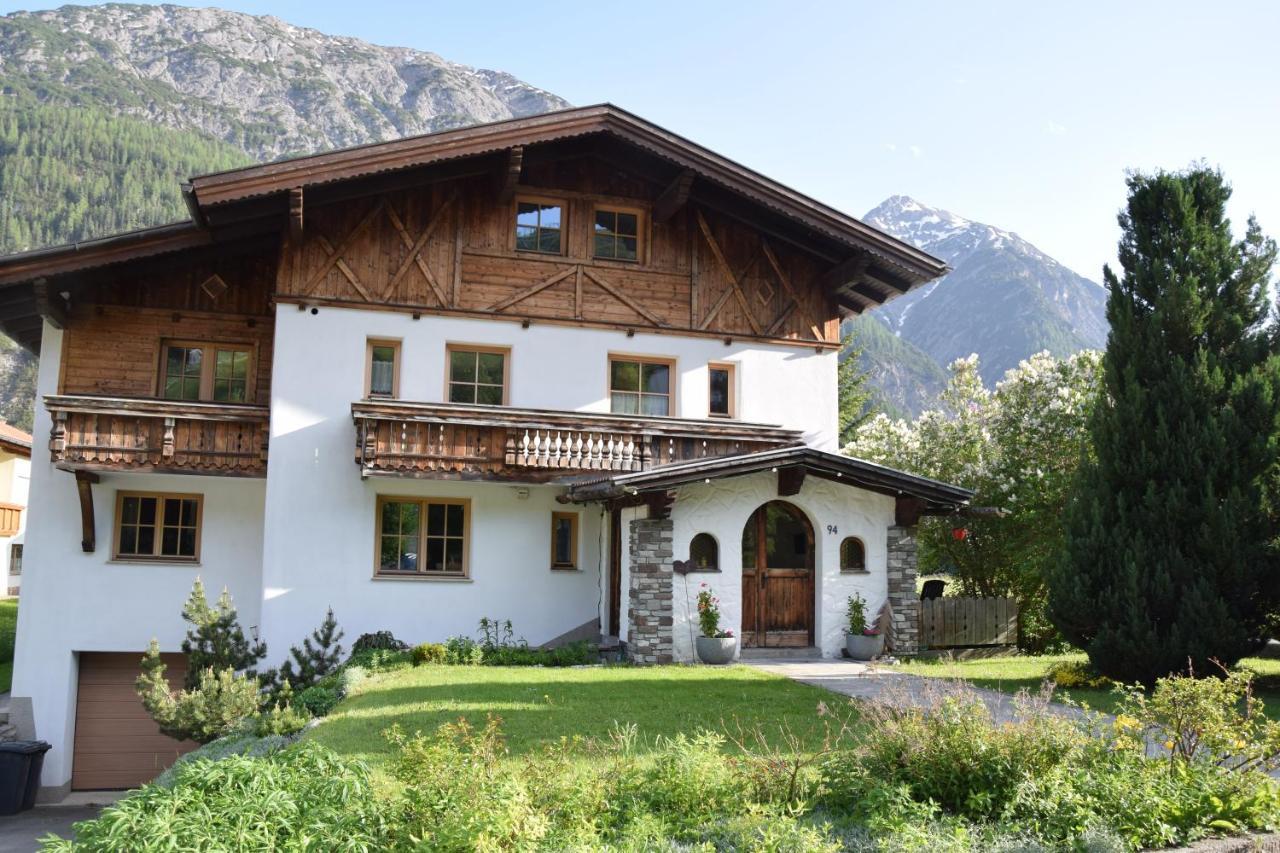 Foersterhaus Apartment Holzgau Luaran gambar