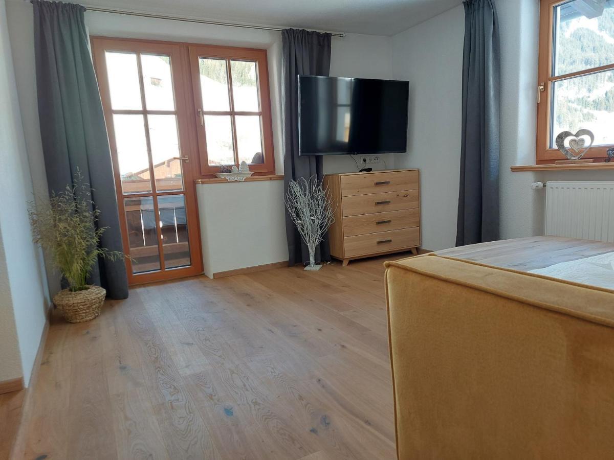 Foersterhaus Apartment Holzgau Luaran gambar